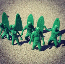 Load image into Gallery viewer, Toy Boarders SURF - not army men
